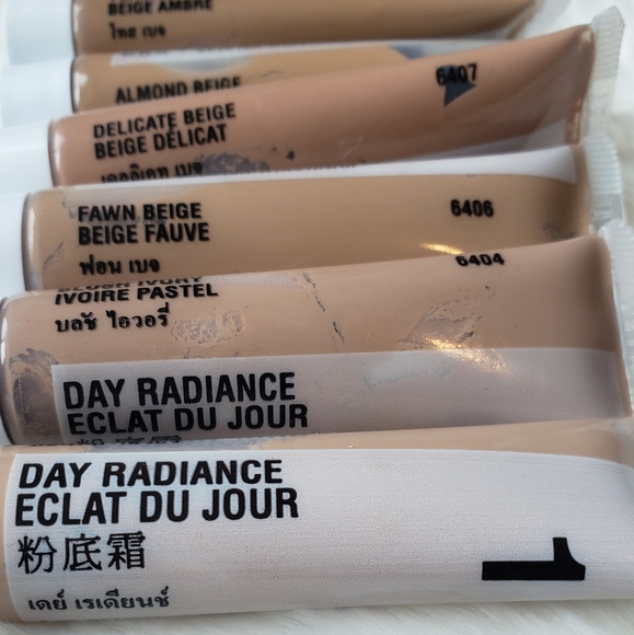 🆕️MK- Day Radiance Foundation Formula 1 - Picture 5 of 6